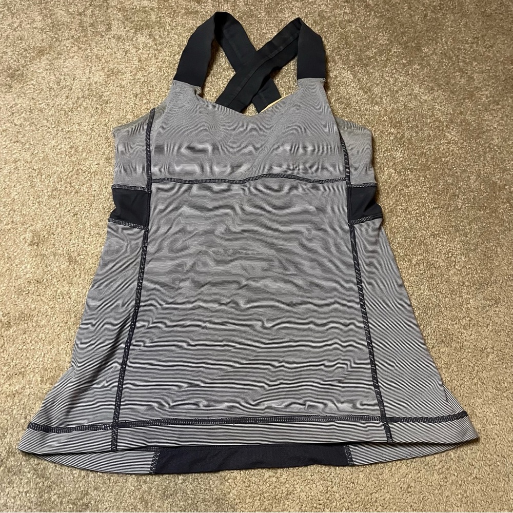 Lululemon Halter Top Built-in Bra Cups Medium Stripes Sports wear  Stretchy